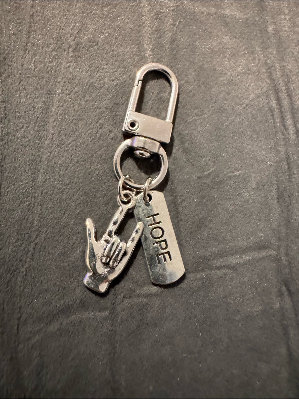 Bandolier Silver 'HOPE' & Hand Charm Keychain🤟🏻